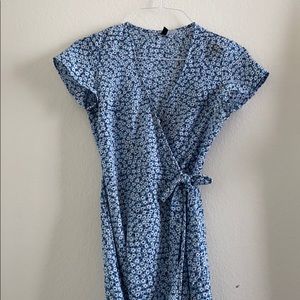 Floral Wrap Dress 💙🦋